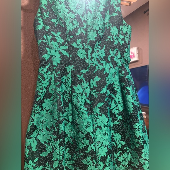 Alexia Admor Black and Green Floral Lace Mini Dress - Picture 7 of 9